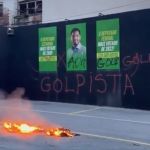 Veja vídeos de atos contra deputados de direita: pichações, panfletos, gritos de 'golpista' e fogo em boneco