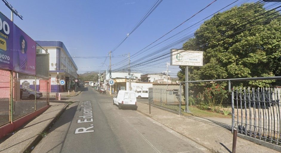 Homem morre esfaqueado pelas costas na rua à luz do dia em BH