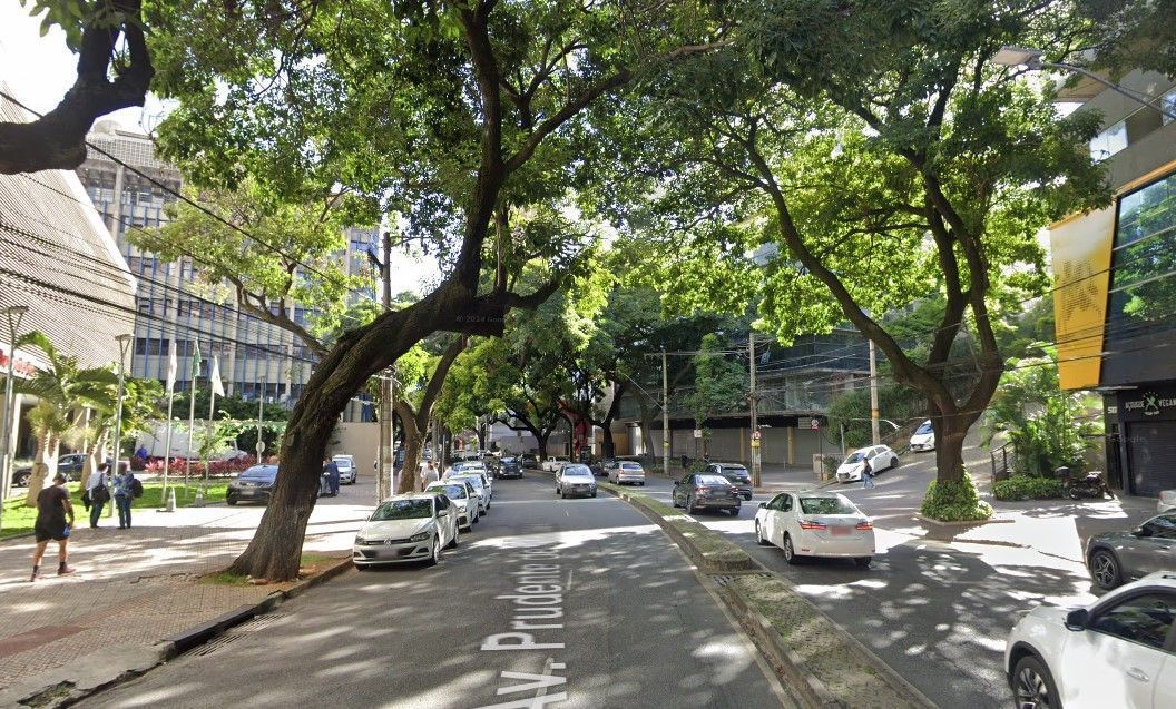 Mulher é morta a facadas na região Centro-Sul de BH; suspeito foi agredido por moradores de rua