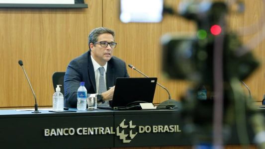 PT quer que Roberto Campos Neto justifique política de juros no Congresso Nacional