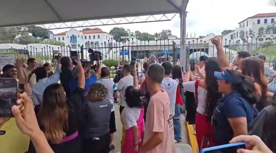 Portões fechados na PUC Minas, Campus Coração Eucarístico