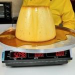 'Rainha do Pudim' faz sobremesa em balde com quase 5 quilos