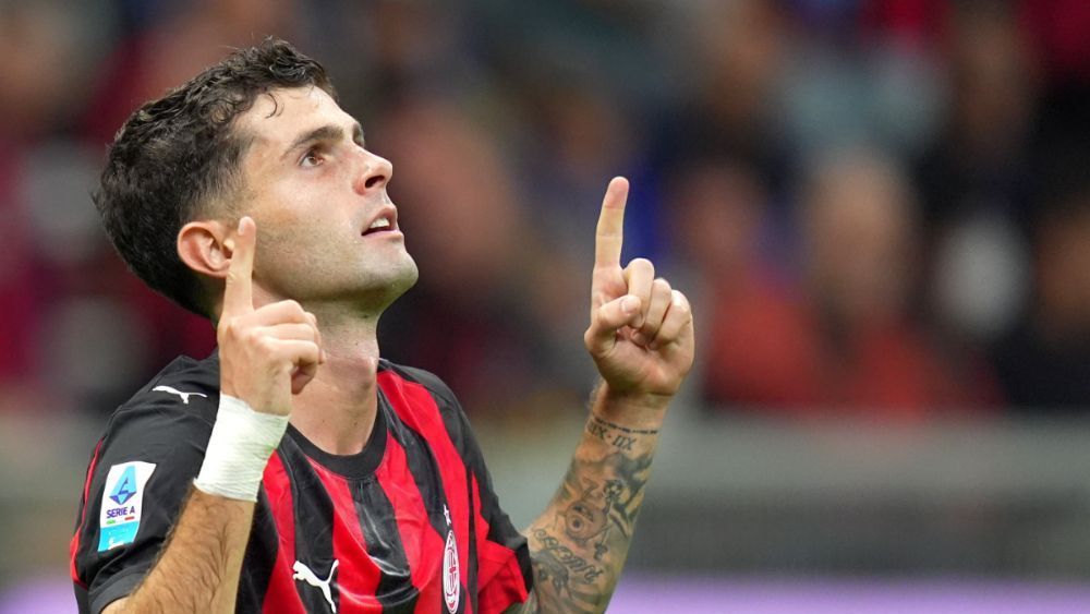 Pulisic amplia boa fase, Milan bate Napoli e assume a liderança do Italiano