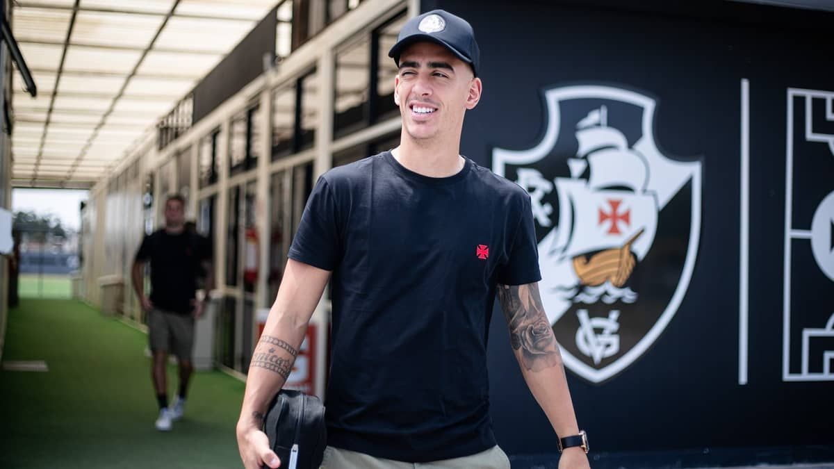 Pumita, do Vasco, é cortado da Seleção Uruguaia já no aeroporto para viajar