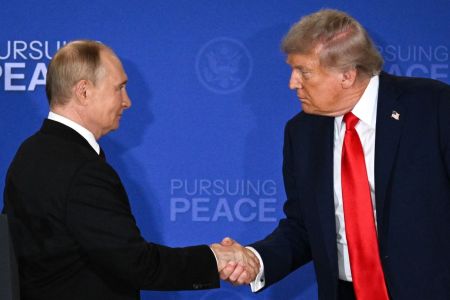 Putin e Trump se encontraram nesta sexta-feira (15)