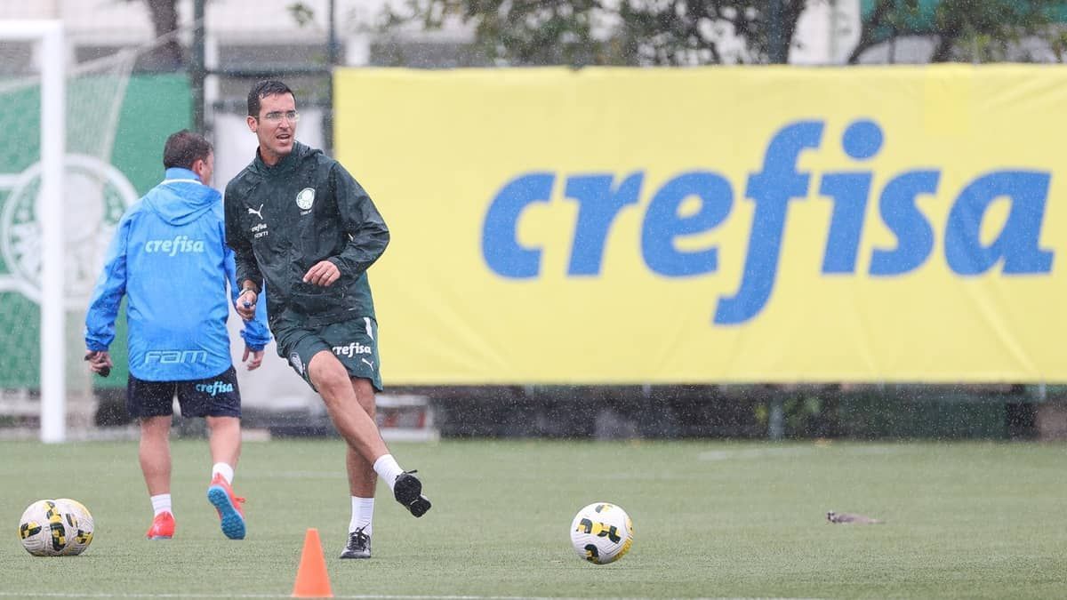 Palmeiras anuncia saída do técnico que lançou Endrick na base