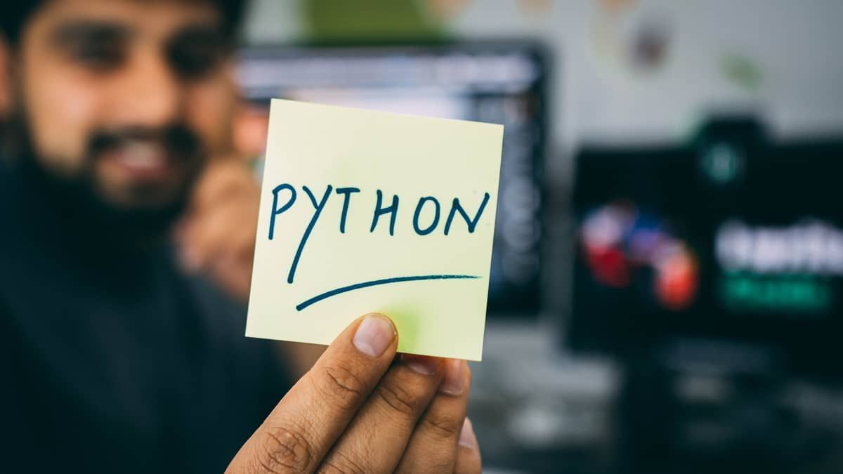Curso gratuito da NTT Academy ensina programação em Python