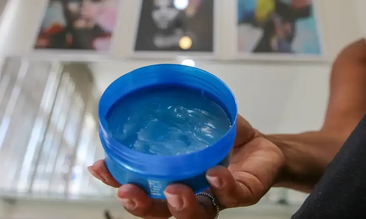 Mais de 100 pessoas têm lesões oculares após uso de pomadas modeladoras no RJ