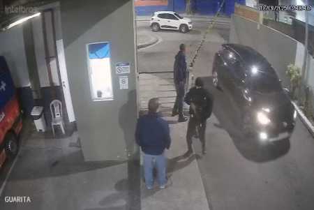 Momento em que criminosos invadem o Hospital Pedro II, no Rio de Janeiro.
