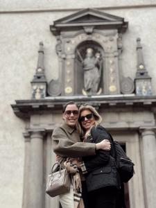 Fabiana Justus e sua mãe em viagem para Praga