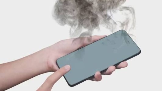 Quando o celular solta fumaça, é preciso mantê-lo isolado