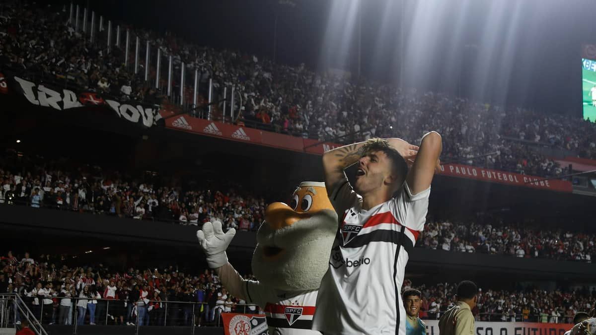 São Paulo tem maior público na temporada em vitória sobre o Vasco