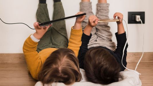 Intitulado “120 dias depois do viral do Felca: o retrato da adultização no Brasil”, o levantamento também revelou falhas na supervisão