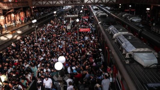 Quatro linhas estão paradas, o que provocou um verdadeiro caos na estação de Itaquera, em São Paulo