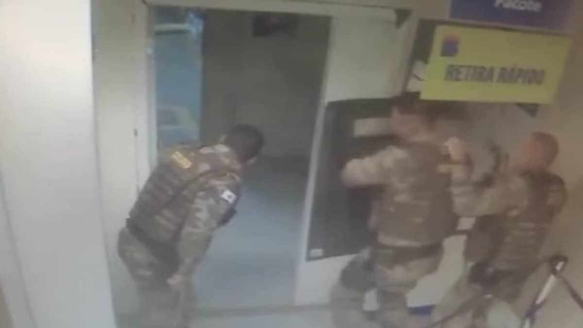 Vídeo mostra policiais entrando na loja das Casas Bahia durante assalto em Ibirité