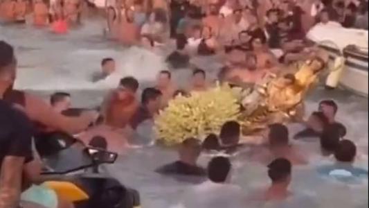 Queda da imagem no mar causou histeria e várias pessoas foram atendidas em hospitais
