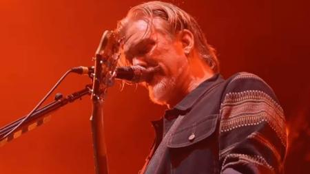 'Queens of The Stone Age' cancela participação no 'The Town'