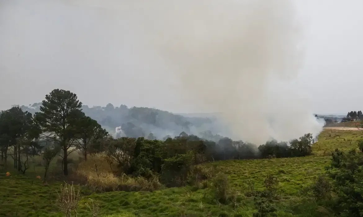 Trabalhador e brigadista morrem em incêndios em São Paulo