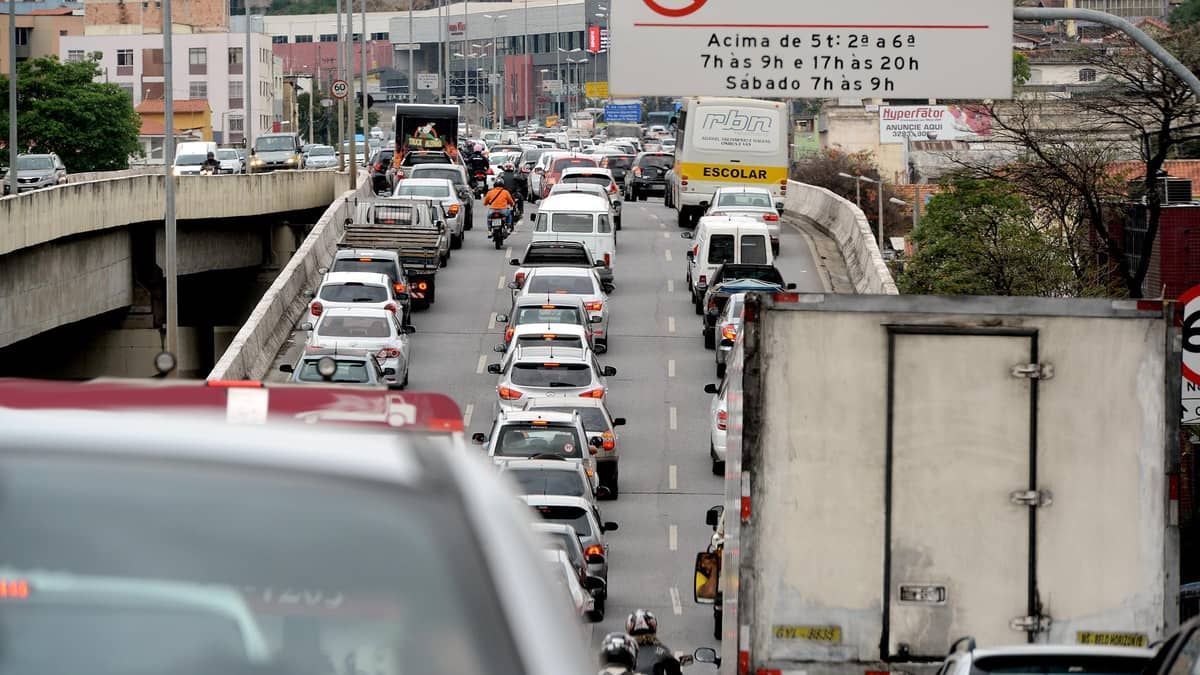 Motoristas que não pagaram o IPVA  já podem negociar o parcelamento a partir desta segunda (19)