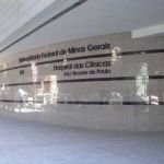 Pacientes protestam contra a falta de profissionais e demora no atendimento no Hospital das Clínicas da UFMG