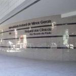 Pacientes protestam contra a falta de profissionais e demora no atendimento no Hospital das Clínicas da UFMG