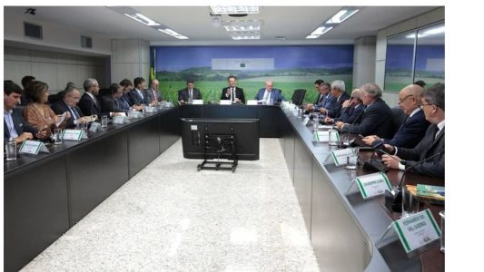 “Quem não se reúne, não se une", disse o ministro