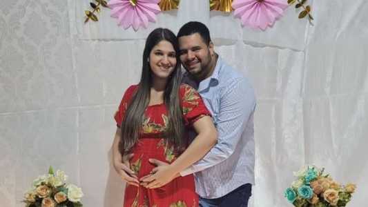 Quezia e o marido, Magdiel Costa, descobriram a gravidez de sêxtuplos em exame