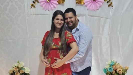 Quezia e o marido, Magdiel Costa, descobriram a gravidez de sêxtuplos em exame