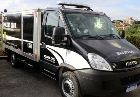 Para melhorar e agilizar o atendimento do serviço de remoção de corpos em cidades mineiras, o governo estadual está ampliando a frota de rabecões. Nessa quinta-feira, a Polícia Civil entregou veículos para operar em Uberaba, Diamantina, Teófilo Oton
