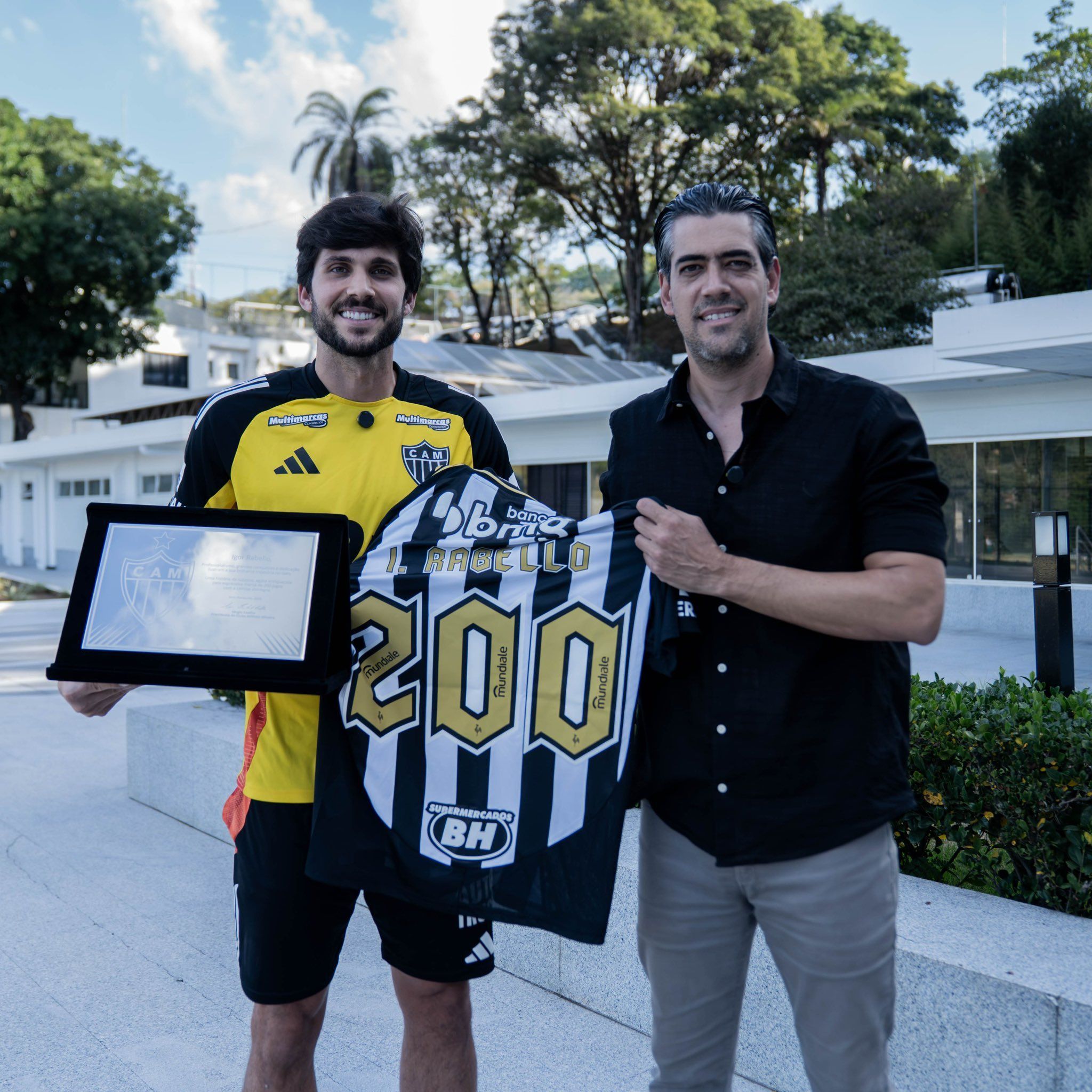 Igor Rabello é homenageado por alcançar 200 jogos com a camisa do Atlético
