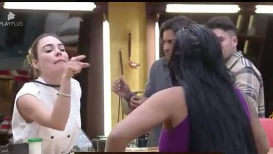 Rachel e Jenny brigam feio em A Fazenda 15