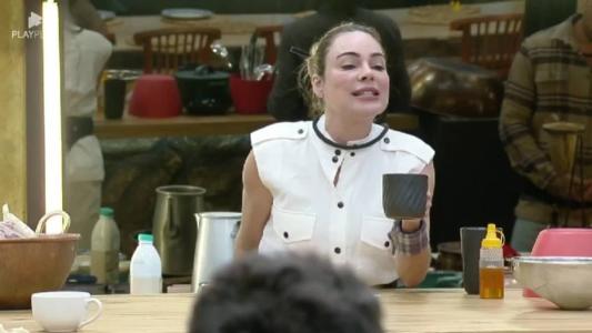 Rachel em briga com Jenny que antecedeu sua expulsão