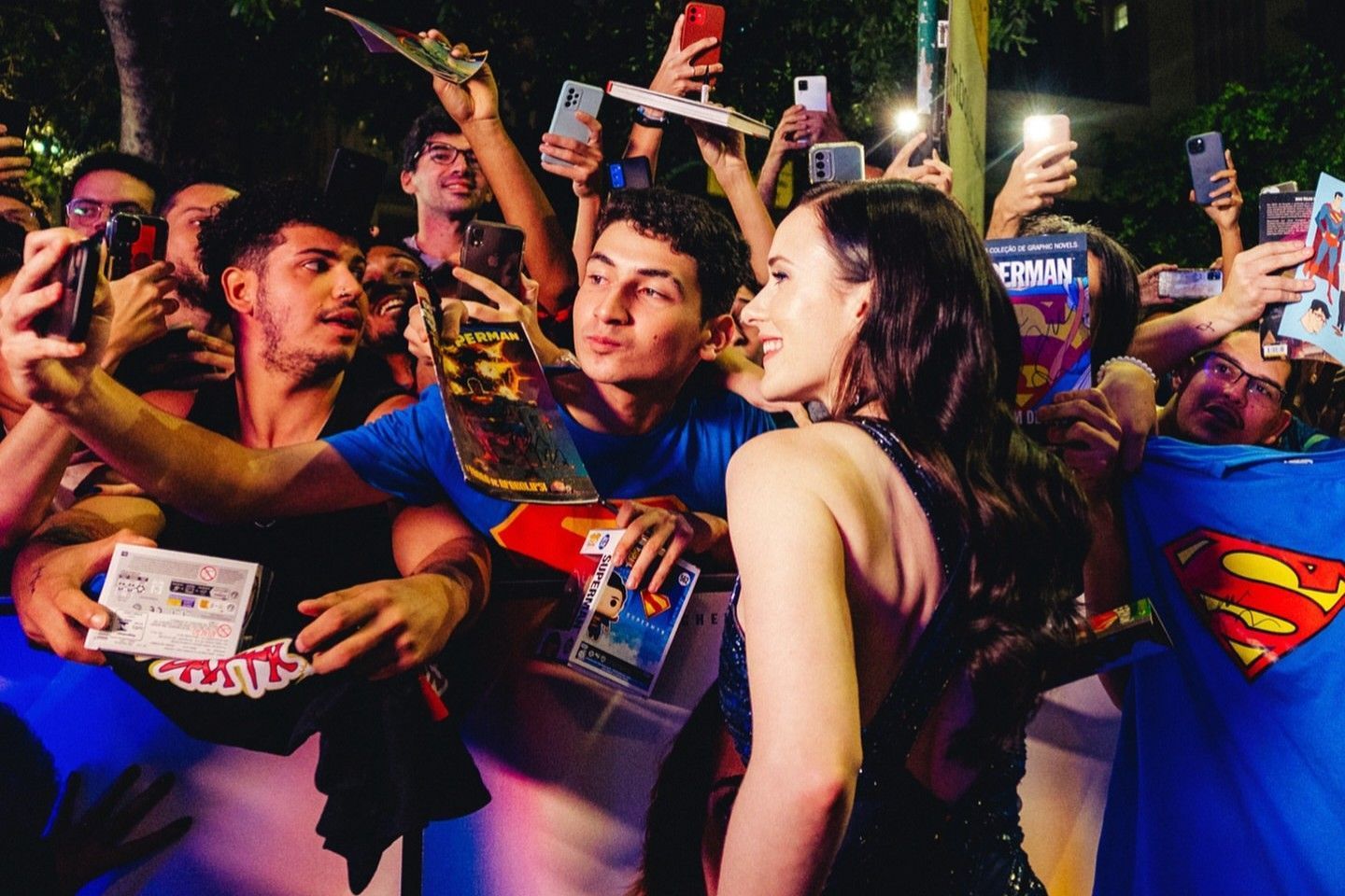 Atriz que interpreta Lois Lane vaza possível nova camisa do Bahia; veja foto