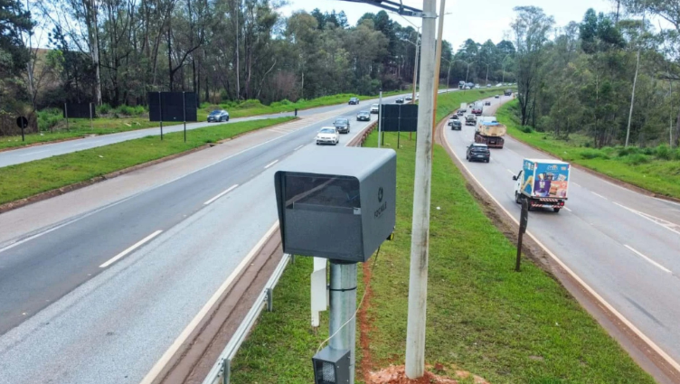 Radares de velocidade média seguem em fase educativa na BR-040 em janeiro de 2026