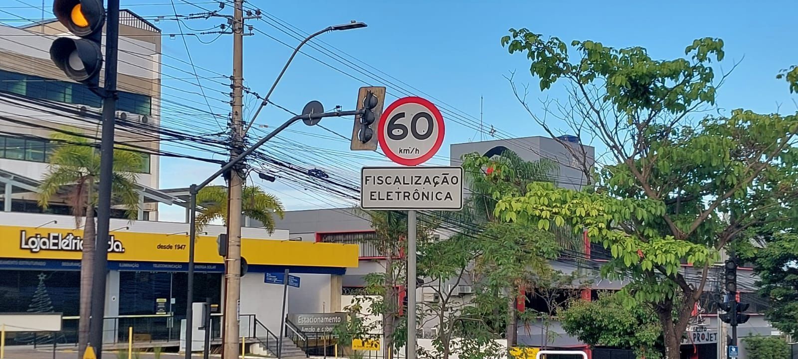 Porsche a 250 km/h: radar de velocidade foi retirado recentemente da Barão Homem de Melo