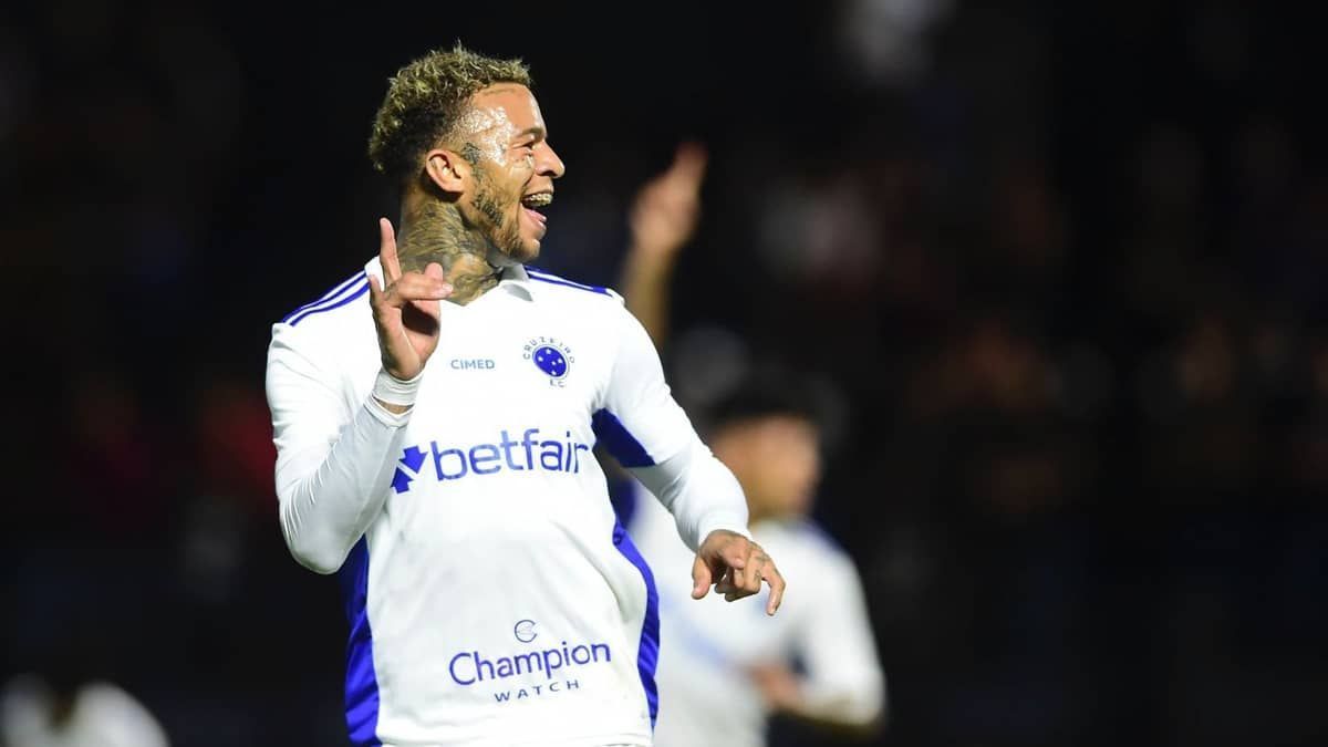 Bilu quer aproveitar boa fase para ajudar Cruzeiro na Copa do Brasil