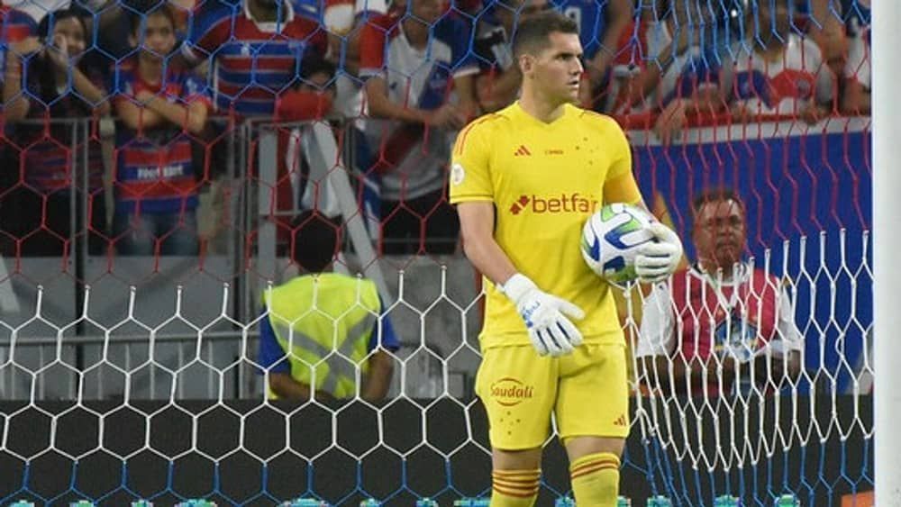 Cabral, do Cruzeiro, empata com Weverton em número de jogos sem sofrer gols