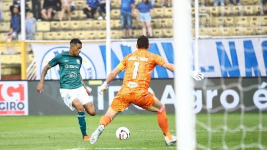 Rafael Cabral fez intervenções importantes para evitar empate da Caldense