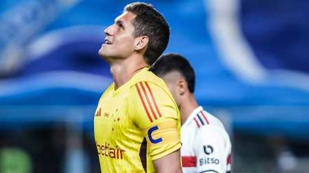 Rafael Cabral foi fundamental na vitória do Cruzeiro sobre o São Paulo, no Independência