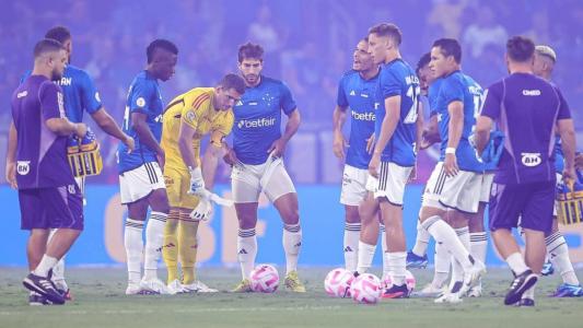 Rafael Cabral foi vaiado pela torcida do Cruzeiro em jogo contra o Flamengo