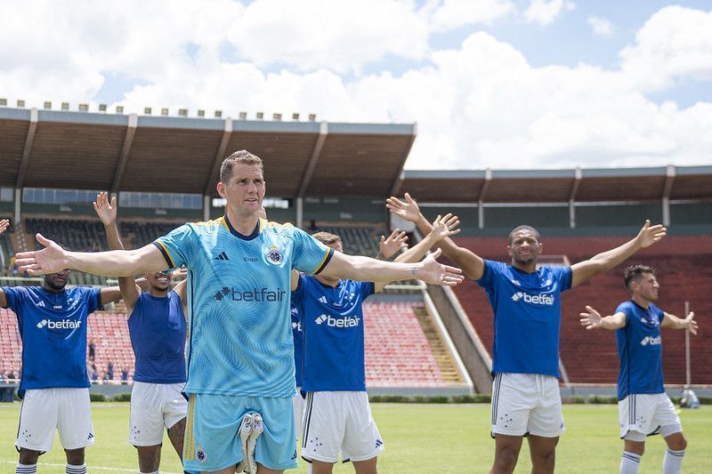 Rafael Cabral, do Cruzeiro, responde críticas da torcida após eliminação