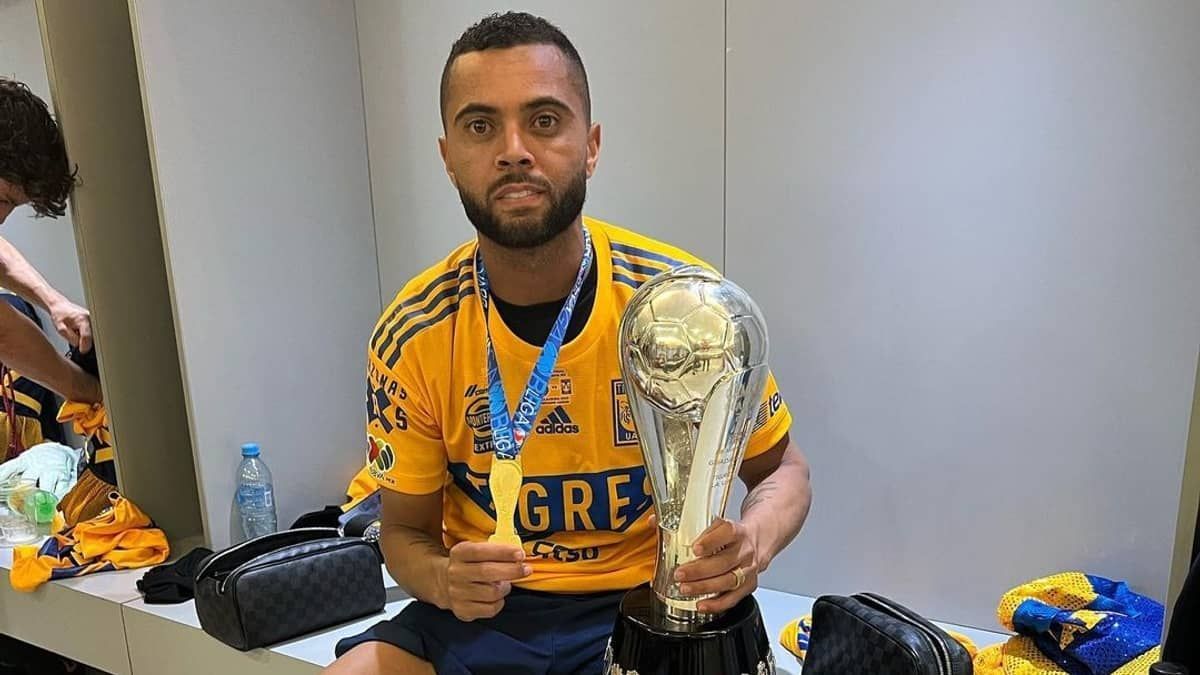 Cobiçado no Brasil, ex-Atlético renova com clube mexicano