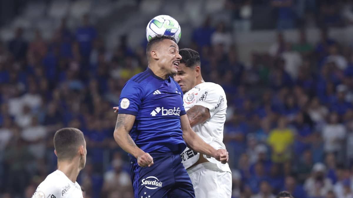 Cruzeiro leva gol no último lance e empata com o Corinthians pelo Brasileirão