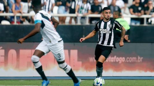 Rafael em ação no clássico entre Botafogo e Vasco, antes de sofrer grave lesão