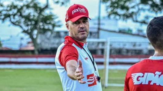 Rafael Jacques deixou o comando do Gipão nesta segunda-feira