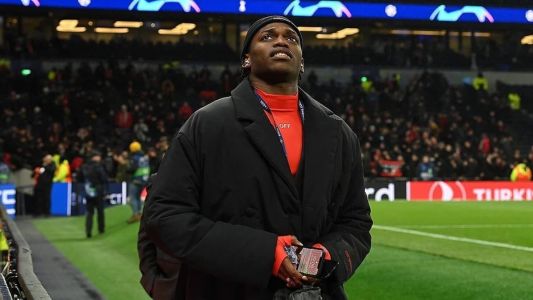 Rafael Leão antes de partida pelo Milan