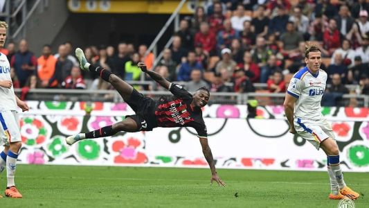 Rafael Leão marcou os dois gols do Milan contra o Lecce