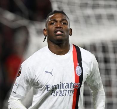 Milan e Benfica avançam às oitavas de final da Europa League; veja resultados