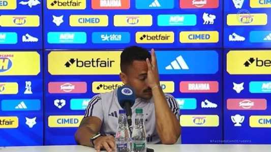 Rafael Papagaio ficou com a voz embargada e olhos marejados em entrevista coletiva