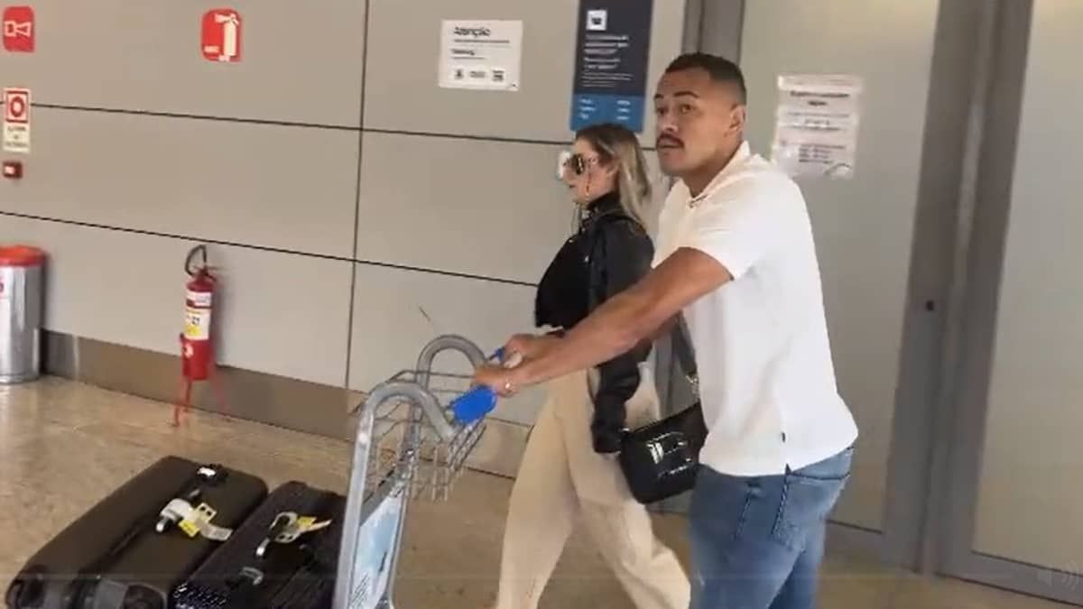Atacante Rafael Papagaio chega a BH para assinar com o Cruzeiro